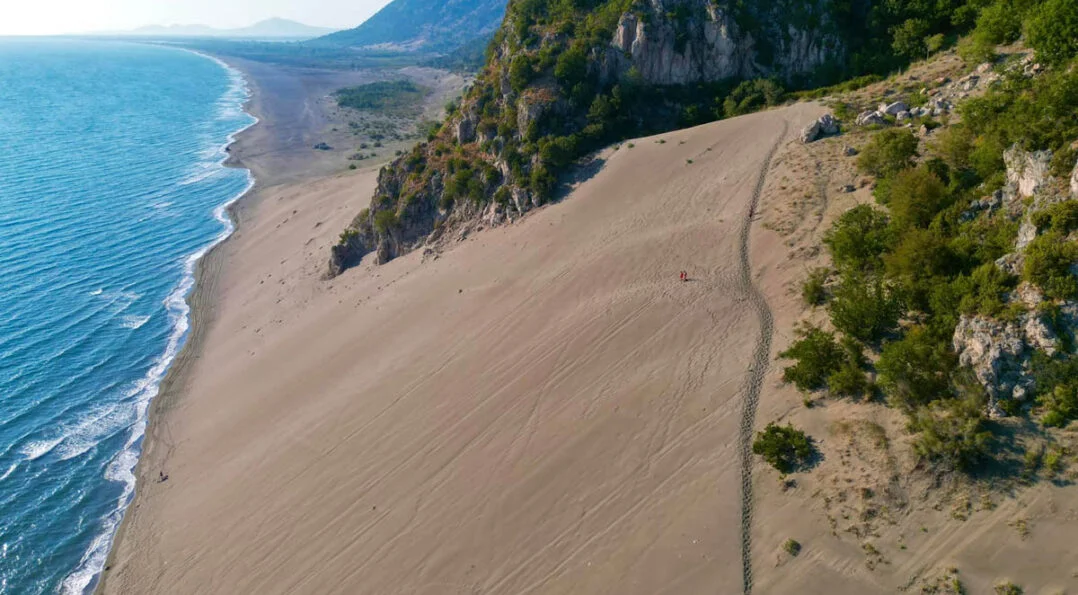 Rana e Hedhun Beach